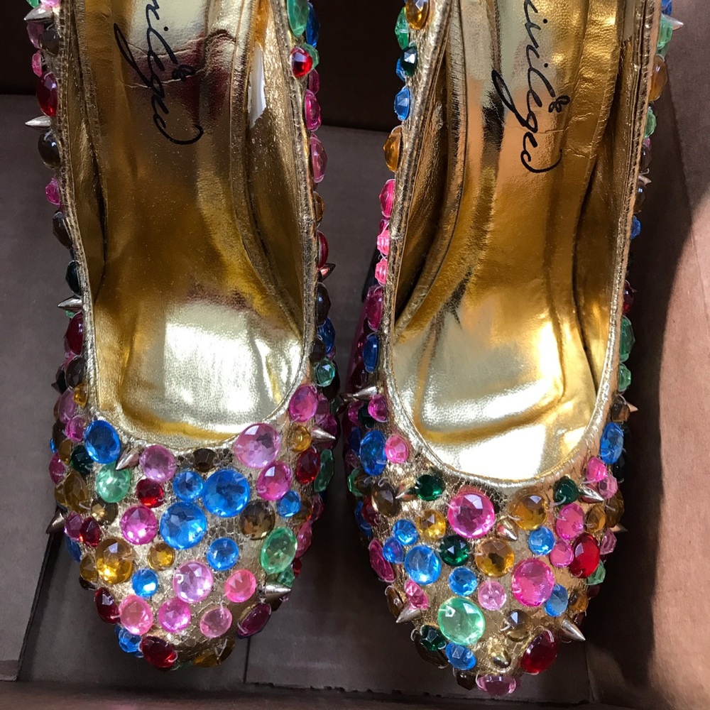 Extra pics package shipped with 2 extra Gifts